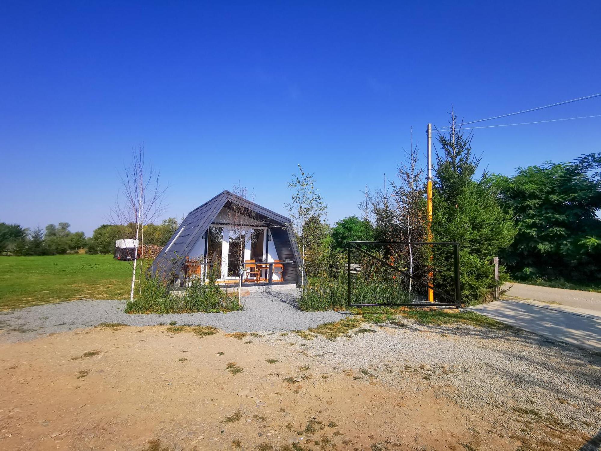 Linistea Muntilor Chalet โปรุมบาคู เด ซุซ ภายนอก รูปภาพ