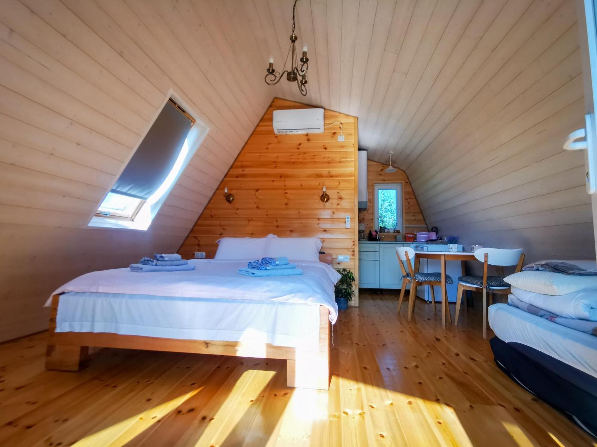 Linistea Muntilor Chalet โปรุมบาคู เด ซุซ ภายนอก รูปภาพ